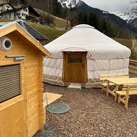 Jurte Beim Lama- & Alpakahof Triesenberg Hotel Bagian luar foto